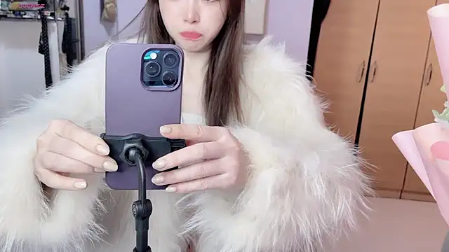 Snapshot of Y2Luvk chatting on November 9, 2025, 11:03 pm Y2Luvk online show from November 9, 2025, 11:03 pm