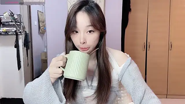 Snapshot of Y2Luvk chatting on November 10, 2025, 9:25 pm Y2Luvk online show from November 10, 2025, 9:25 pm