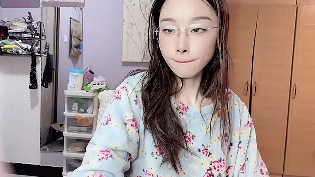 Snapshot of Y2Luvk chatting on November 15, 2025, 10:26 pm Y2Luvk online show from November 15, 2025, 10:26 pm