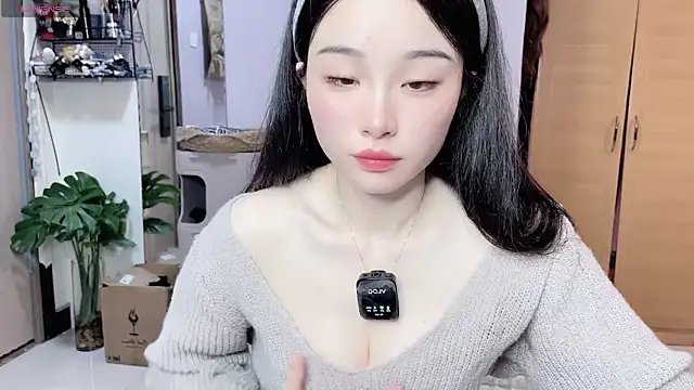 Snapshot of Y2Luvk chatting on February 5, 2026, 1:05 pm Y2Luvk online show from February 5, 2026, 1:05 pm