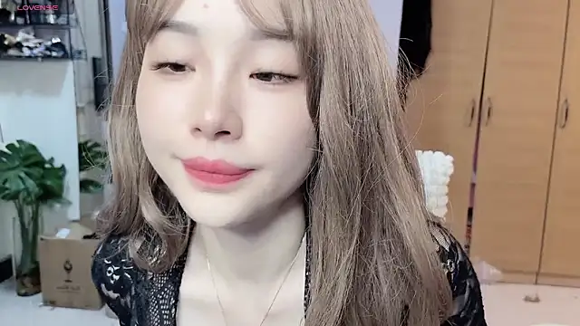 Snapshot of Y2Luvk chatting on February 6, 2026, 6:33 pm Y2Luvk online show from February 6, 2026, 6:33 pm