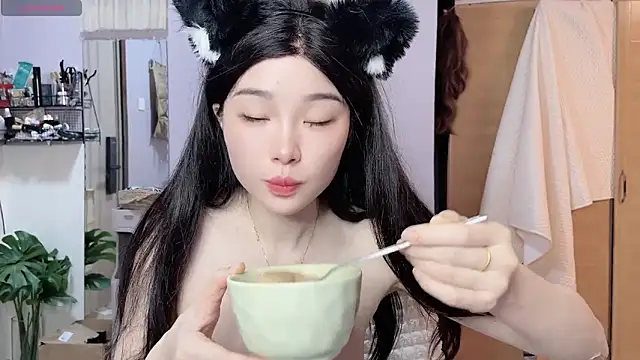 Snapshot of Y2Luvk chatting on February 7, 2026, 6:55 pm Y2Luvk online show from February 7, 2026, 6:55 pm