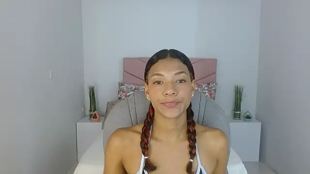 SarayVega  online show from September 23, 2025, 7:17 pm