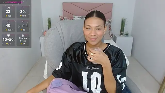 SarayVega  online show from October 23, 2025, 7:12 pm