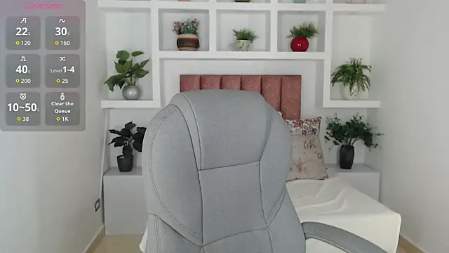 SarayVega  online show from December 3, 2025, 7:34 pm