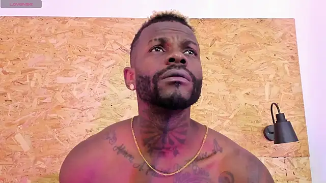 santiblack7 online show from October 16, 2025, 6:31 pm