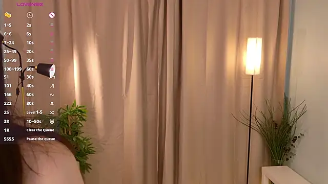 lisabaus online show from November 18, 2025, 7:13 am