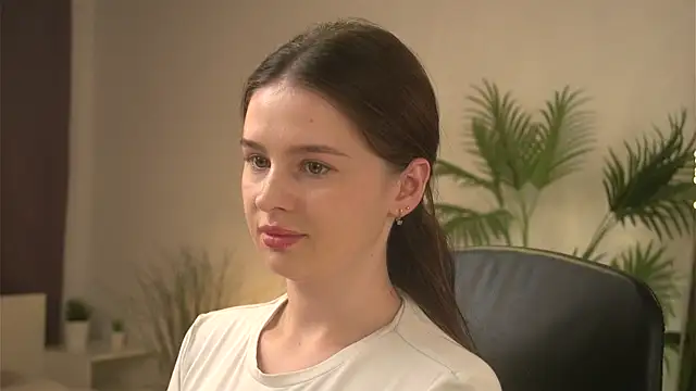 Olivia Farrell online show from September 20, 2025, 12:50 pm