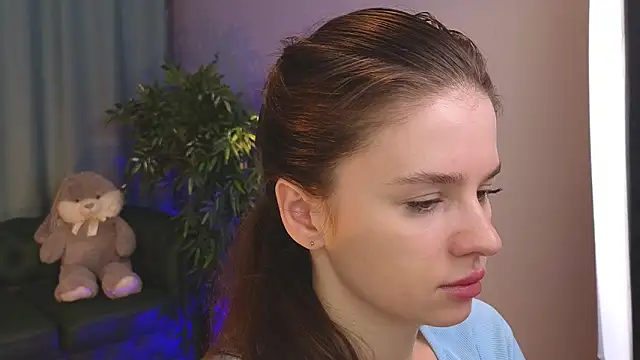 Olivia Farrell online show from March 4, 2026, 12:11 pm