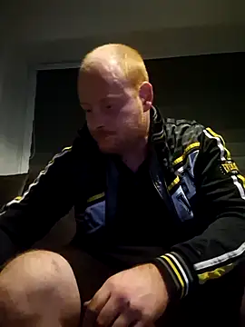 svenni2525 online show from October 7, 2025, 9:34 pm