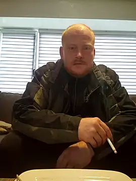 svenni2525 online show from October 13, 2025, 9:31 am