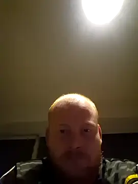 svenni2525 online show from October 14, 2025, 9:37 pm