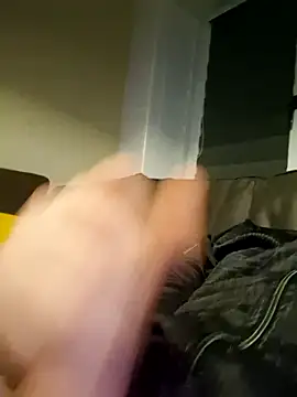 svenni2525 online show from October 17, 2025, 12:01 am