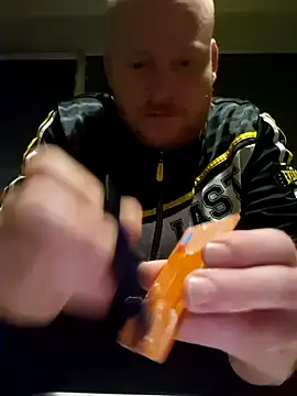 svenni2525 online show from November 3, 2025, 9:59 pm