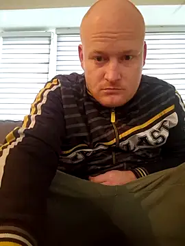 svenni2525 online show from December 4, 2025, 10:35 am