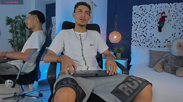 Adonis WB online show from November 21, 2025, 10:08 pm