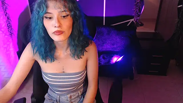 Snapshot of LITTLENAMI_ chatting on October 18, 2025, 12:13 am LITTLENAMI  online show from October 18, 2025, 12:13 am