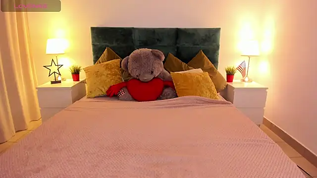 mishapallmer online show from October 19, 2025, 8:15 am