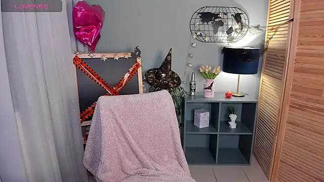 mishapallmer online show from October 29, 2025, 2:03 am