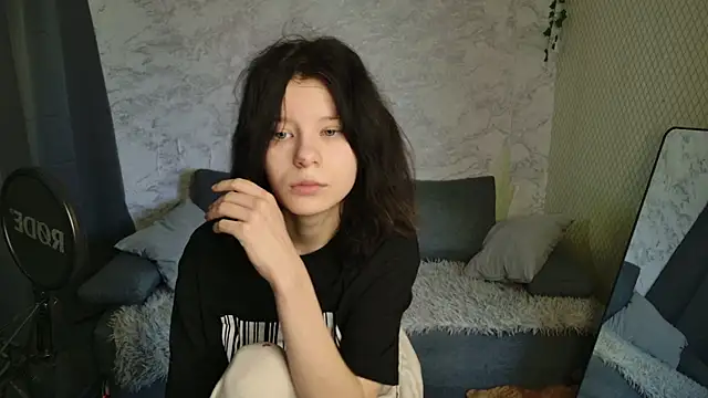 Bonnie And C1yde online show from April 13, 2026, 5:02 am