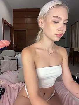 Snapshot of Kiss_Avrora_ chatting on September 17, 2025, 3:14 pm Kiss Avrora  online show from September 17, 2025, 3:14 pm