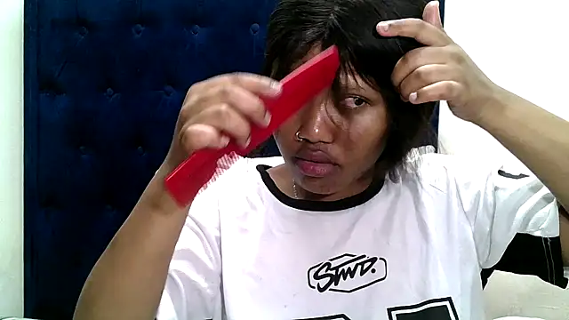 BUNNYCHOWX28 online show from December 13, 2025, 8:04 pm