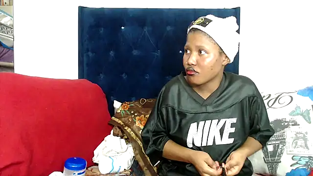 BUNNYCHOWX28 online show from February 1, 2026, 7:45 pm