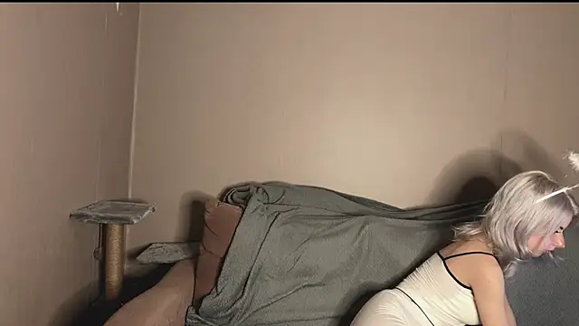 Snapshot of snowy_lisa chatting on October 22, 2025, 12:49 pm snowy lisa online show from October 22, 2025, 12:49 pm