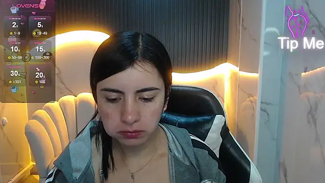 Eilyn love b online show from October 13, 2025, 12:49 pm