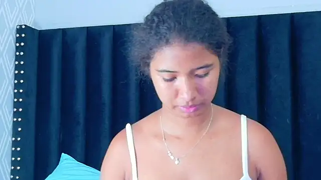 Snapshot of shyblacksweetiee chatting on April 26, 2026, 7:33 pm shyblacksweetiee online show from April 26, 2026, 7:33 pm