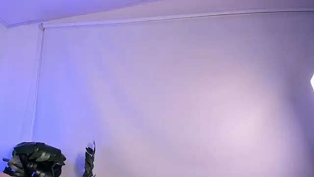 Snapshot of Nicolle_Evanss_ chatting on September 10, 2025, 4:23 am Nicolle Evanss online show from September 10, 2025, 4:23 am