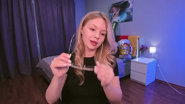 AdalineLove online show from September 21, 2025, 12:51 pm