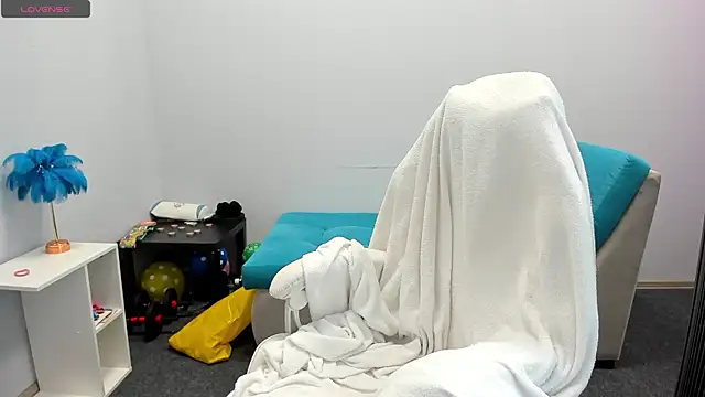 juliamurr 18 online show from November 19, 2025, 1:16 am