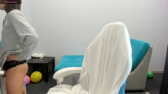 juliamurr 18 online show from December 3, 2025, 2:19 am