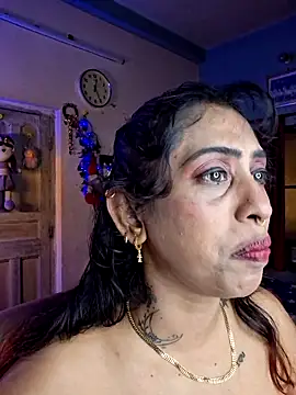 Snapshot of Love_Beauty01 chatting on June 3, 2026, 6:35 pm Love Beauty01 online show from June 3, 2026, 6:35 pm