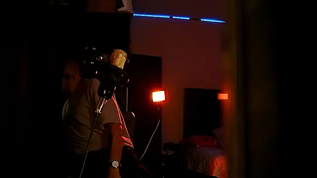 AlphaMasterXxx online show from November 18, 2025, 8:24 pm