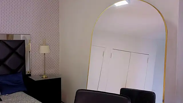 mysterius boy online show from October 21, 2025, 7:47 pm