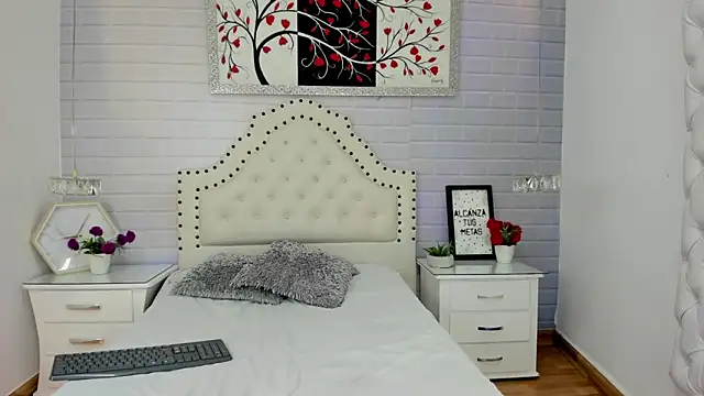 Valentiinoss online show from December 18, 2025, 9:10 pm