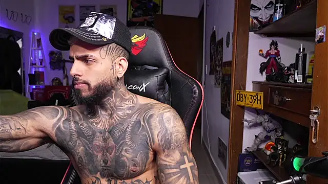 logan hugh8 online show from April 22, 2026, 2:40 pm