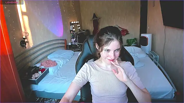 Snapshot of Agata_in_Wonderland chatting on September 16, 2025, 1:56 pm Agata in Wonderland online show from September 16, 2025, 1:56 pm