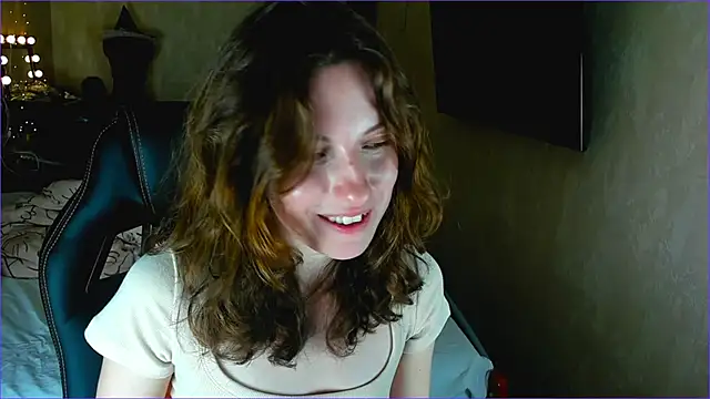 Snapshot of Agata_in_Wonderland chatting on October 8, 2025, 2:47 pm Agata in Wonderland online show from October 8, 2025, 2:47 pm