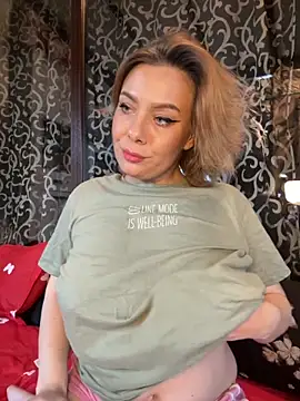 emmasweett11 online show from December 3, 2025, 9:18 am