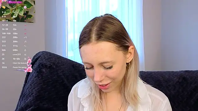 NyxaThorn online show from September 23, 2025, 2:42 pm