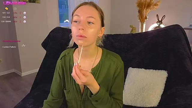 NyxaThorn online show from October 9, 2025, 2:37 pm