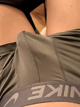 luckylover2024 online show from April 4, 2026, 7:33 pm