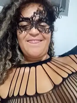 Snapshot of RaphinhaSanches chatting on December 16, 2025, 2:33 pm RaphinhaSanches online show from December 16, 2025, 2:33 pm