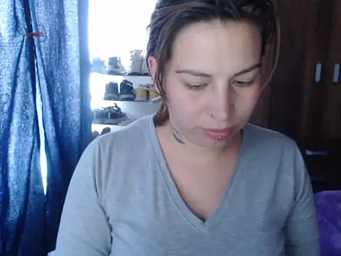 cloequeen15 online show from November 26, 2025, 8:21 pm