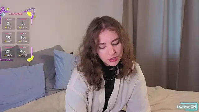 Snapshot of JoanMurphy chatting on October 19, 2025, 1:01 pm JoanMurphy online show from October 19, 2025, 1:01 pm