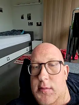 geilerd122 online show from November 23, 2025, 1:22 pm