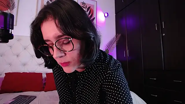 barbyehot online show from December 17, 2025, 3:18 pm